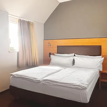 Garner - Zuffenhausen By Ihg 3* שטוטגרט