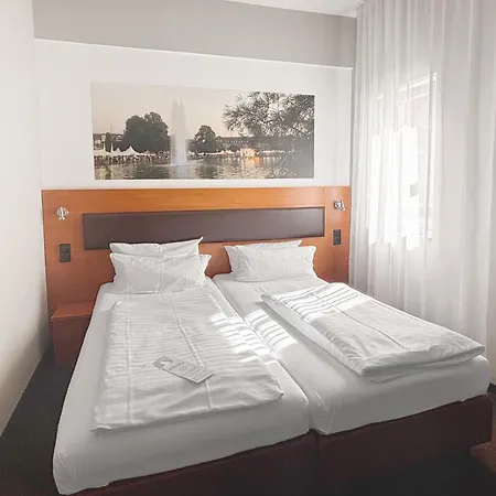 מלון Garner - Zuffenhausen By Ihg